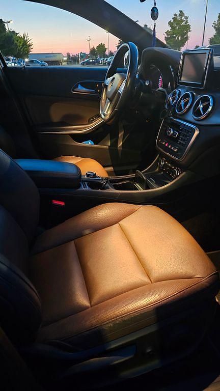 Schwarz Gebraucht 2015 Mercedes GLA220 AMG line SUV | 16.000 € (Guter Preis) - Bild 1/4