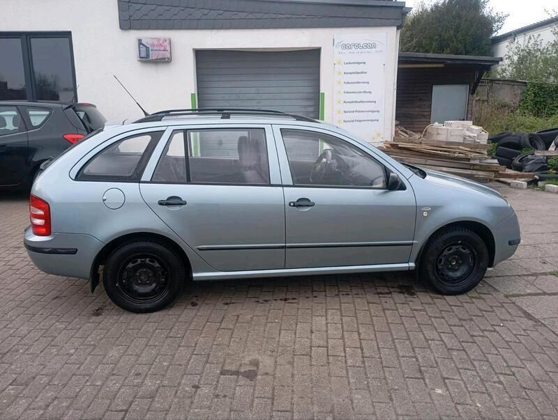 Blau Gebraucht 2003 Skoda Fabia Kombi | 1.600 € - Bild 1/4