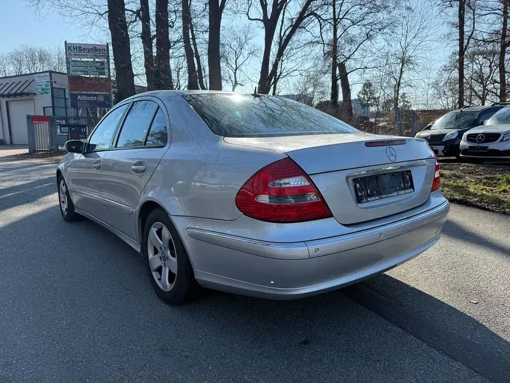 Gebraucht Mercedes E320 224 PS (164 kW) 2005 Silber Limousine