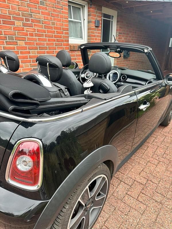 Schwarz Gebraucht 2010 Mini Cooper Cabriolet Chili Cabrio | 11.000 € (Etwas zu teuer) - Bild 1/4