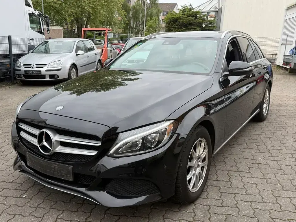 Używany Mercedes C250 211 KM (155 kW) 2016 Czarny Kombi