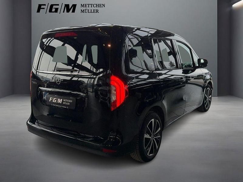 Gebraucht Mercedes T180 Progressive 116 PS (85 kW) 2025 Loparitschwarz metallic Van / Kleinbus