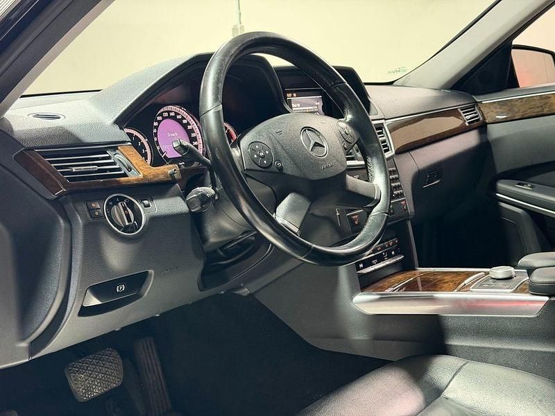 Gebraucht Mercedes E250 204 PS (150 kW) 2011 Schwarz Limousine