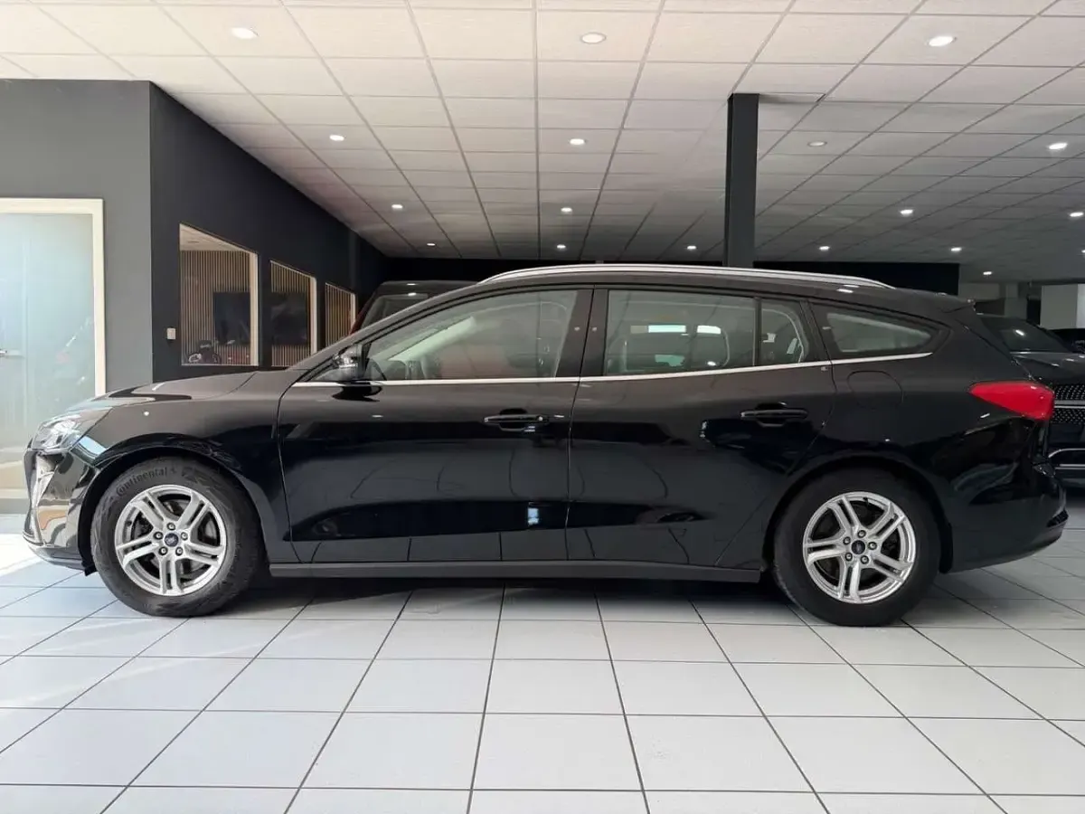 Gebraucht Ford Focus 120 PS (88 kW) 2020 Schwarz Kombi