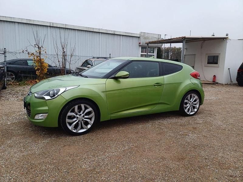 Grün Gebraucht 2011 Hyundai Veloster Trend Limousine | 2.999 € (Superpreis) - Bild 1/4