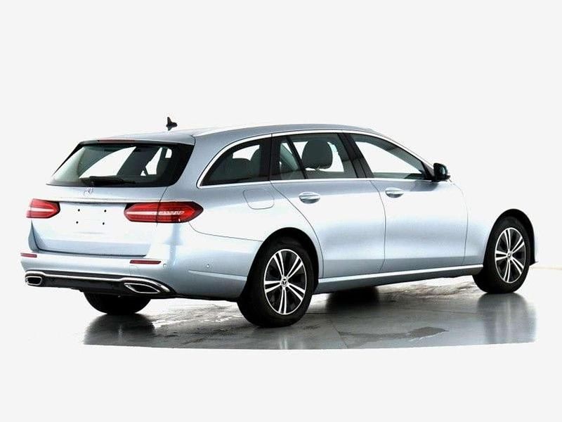 Gebraucht Mercedes E220 Avantgarde 200 PS (147 kW) 2022 Hightechsilber Kombi