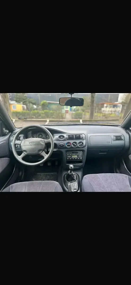 Gebraucht Ford Escort 101 PS (74 kW) 1999 Grün Limousine