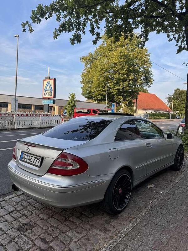 Grau Gebraucht 2004 Mercedes CLK200 Coupé | 4.800 € (Etwas zu teuer) - Bild 1/4