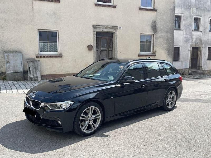 Schwarz Gebraucht 2015 BMW 320 M Sport Kombi | 11.999 € (Superpreis) - Bild 1/4