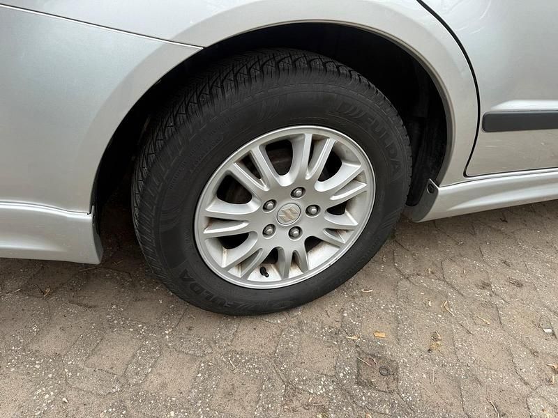 Usado Suzuki SX4 107 HP (78 kW) 2009 Prateado Sedan