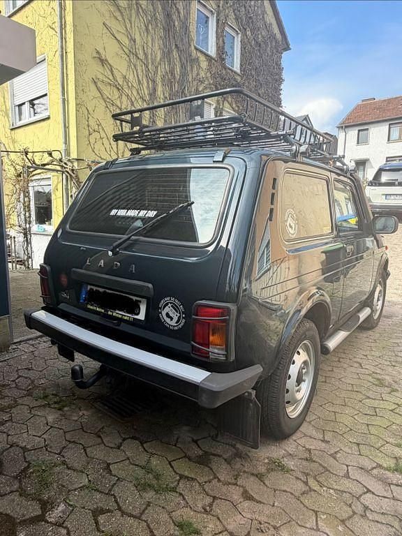 Gebraucht Lada niva 83 PS (61 kW) 2017 Grün SUV