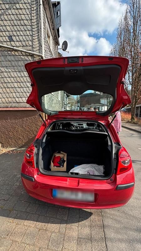 Gebraucht Renault Clio II 75 PS (55 kW) 2006 Rot Kleinwagen