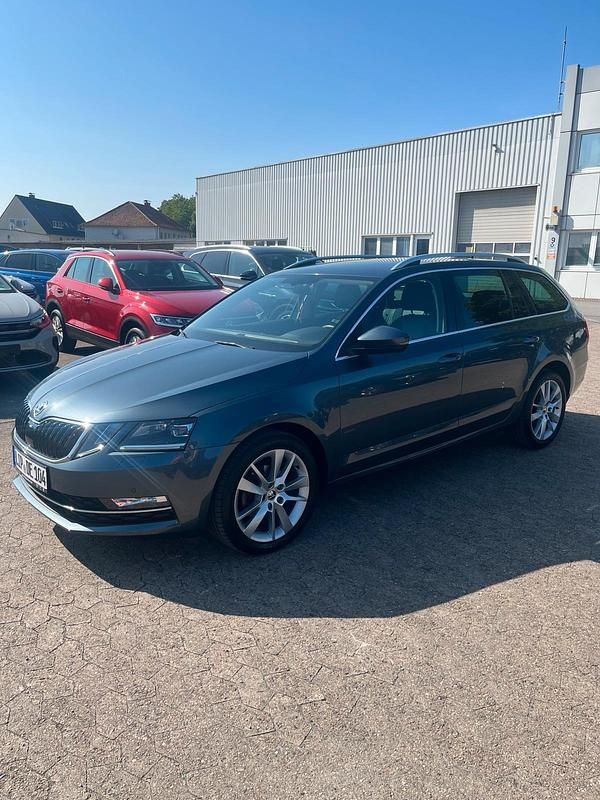 Grau Gebraucht 2019 Skoda Octavia Kombi | 16.800 € (Fairer Preis) - Bild 1/4