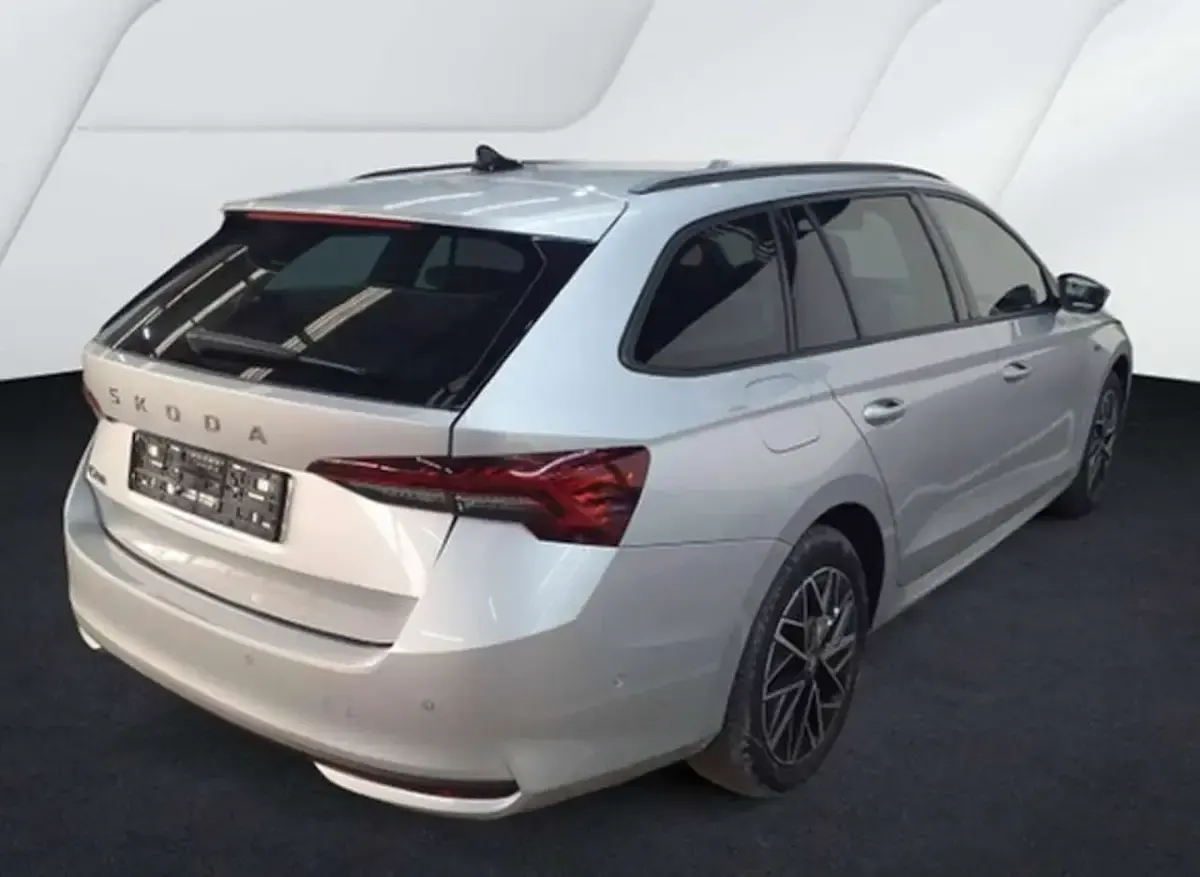 Gebraucht Skoda Octavia Tour 150 PS (110 kW) 2025 Brilliantsilber metallic Kombi
