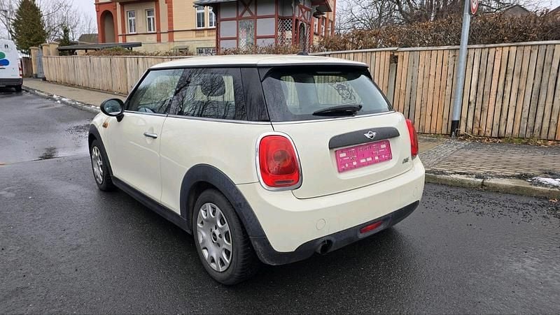 Gebraucht Mini Cooper 102 PS (75 kW) 2015 Gelb Kleinwagen