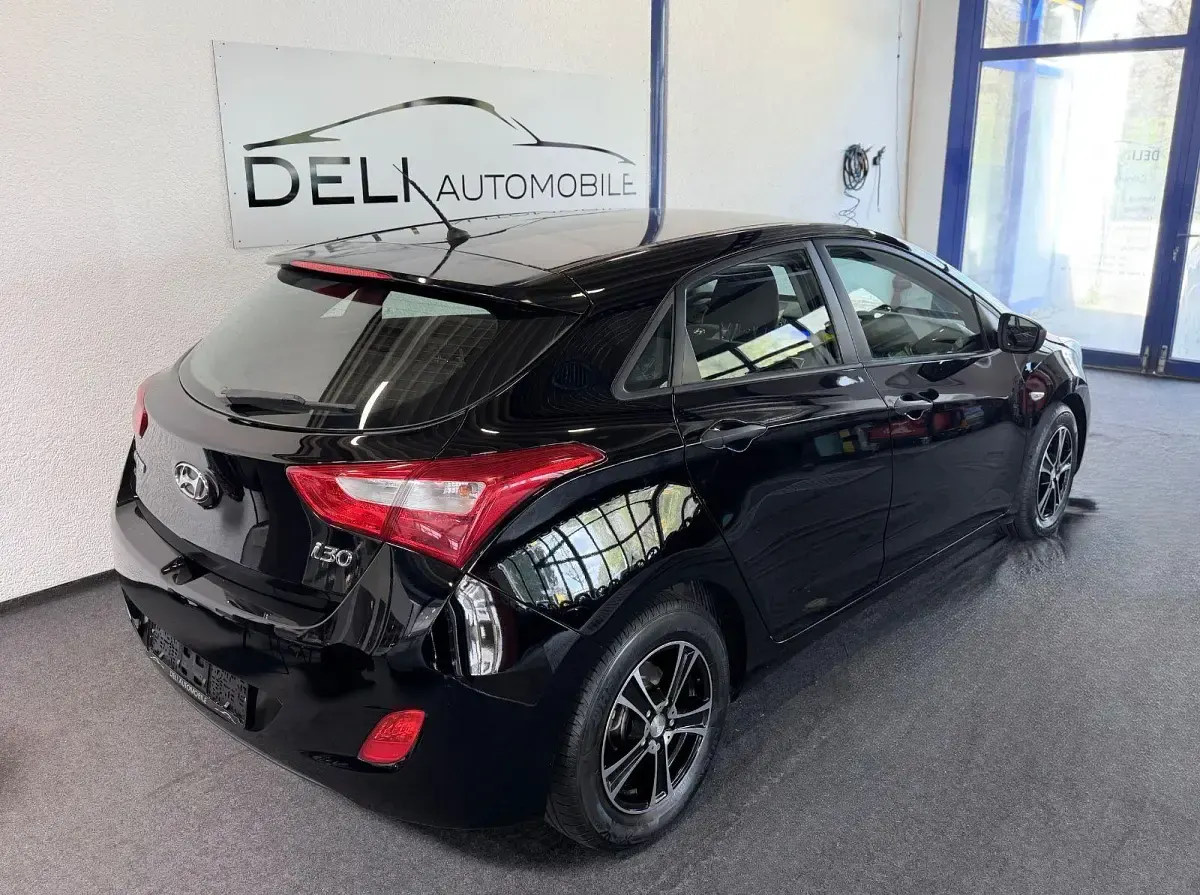 Usado Hyundai i30 Edition 99 CV (72 kW) 2013 Negro Berlina