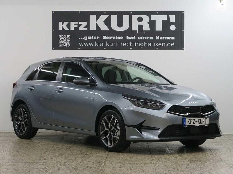 Lunarsilber Neu 2025 Kia Ceed 4 Limousine | 26.990 € (Fairer Preis) - Bild 1/4
