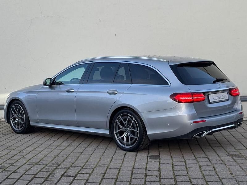Gebraucht Mercedes E220 AMG 200 PS (147 kW) 2022 Silber Limousine