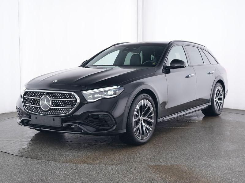 Schwarz obsidianschwarz metall Gebraucht 2024 Mercedes E300 Night Kombi | 57.980 € (Etwas zu teuer) - Bild 1/3