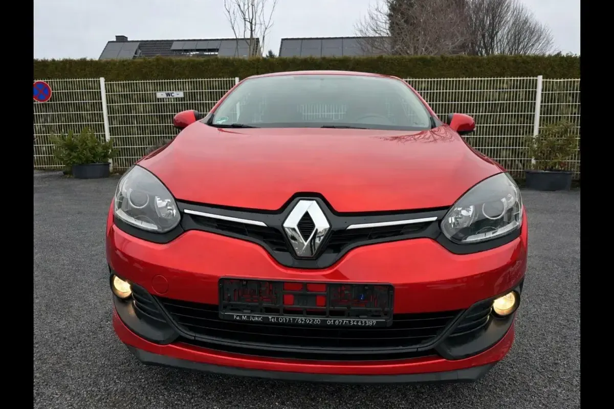 Gebraucht Renault Mégane GrandTour Authentique 116 PS (85 kW) 2016 Rot Kombi