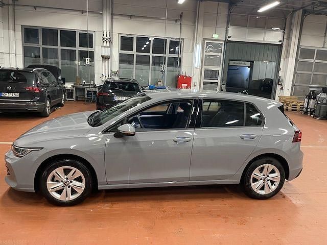 Gebraucht VW Golf VIII Life 116 PS (85 kW) 2025 Mondsteingrau Limousine