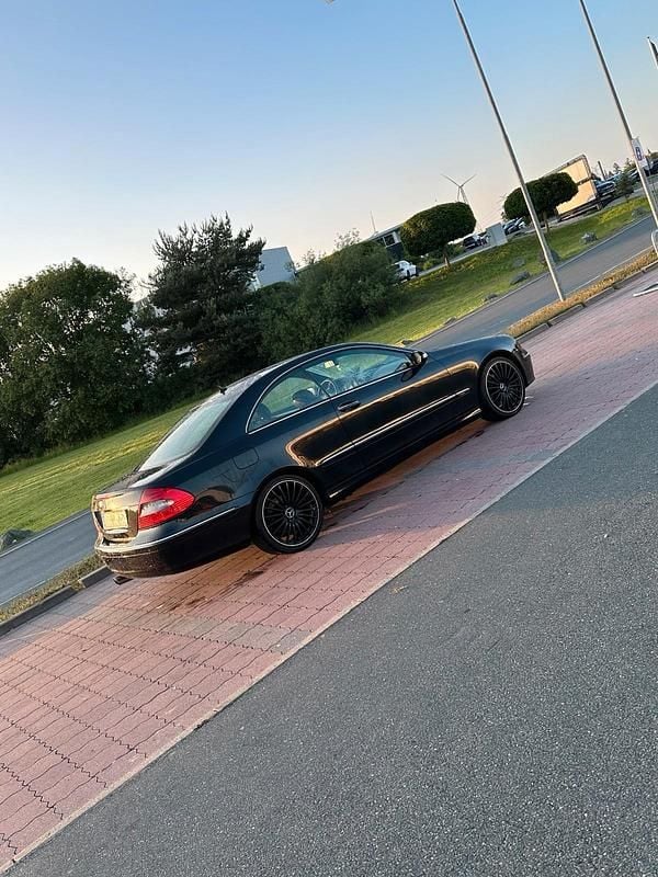 Gebraucht Mercedes CLK200 184 PS (135 kW) 2008 Schwarz Coupé