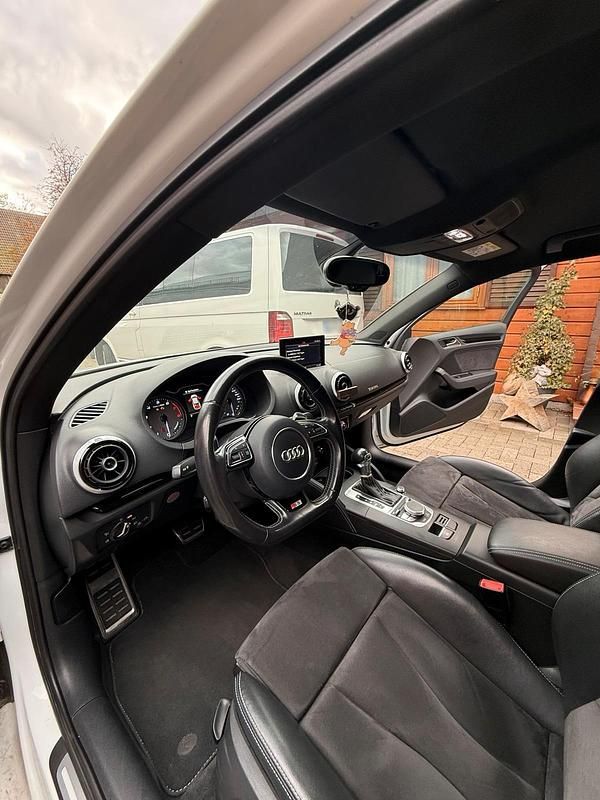 Gebraucht Audi S3 Design 300 PS (220 kW) 2015 Weiß Limousine