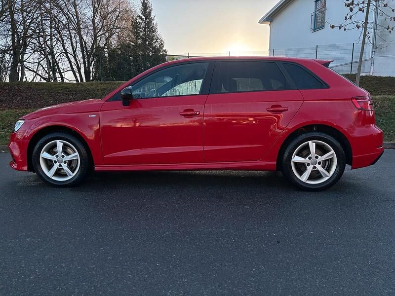 Gebraucht Audi A3 Sport 184 PS (135 kW) 2019 Rot Limousine