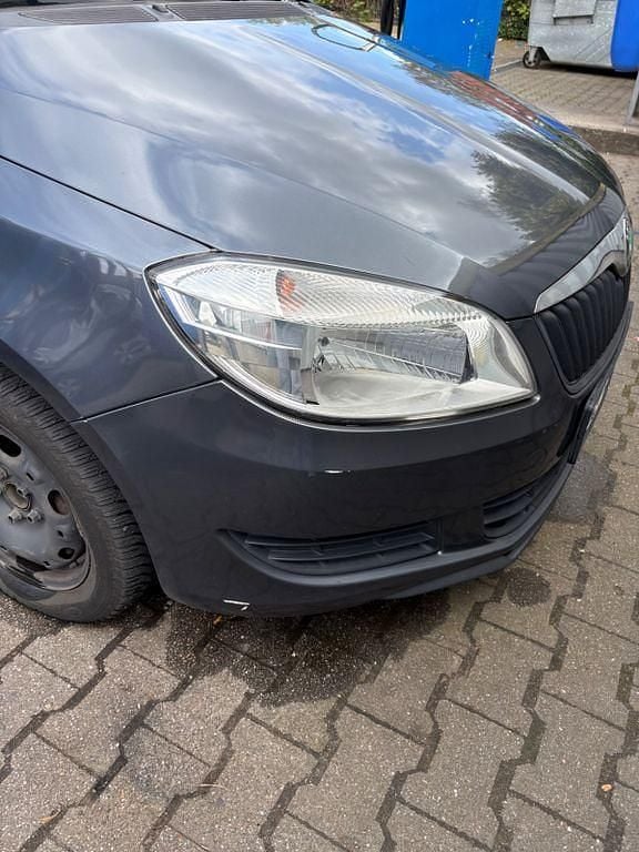 Gebraucht Skoda Fabia Classic 60 PS (44 kW) 2011 Grau Limousine