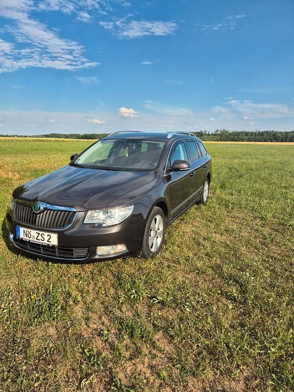 Braun Gebraucht 2010 Skoda Superb Elegance Kombi | 7.800 € (Teuer) - Bild 1/4