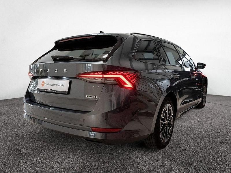 Usata Skoda Octavia Clever 150 CV (110 kW) 2021 Grigio Station wagon