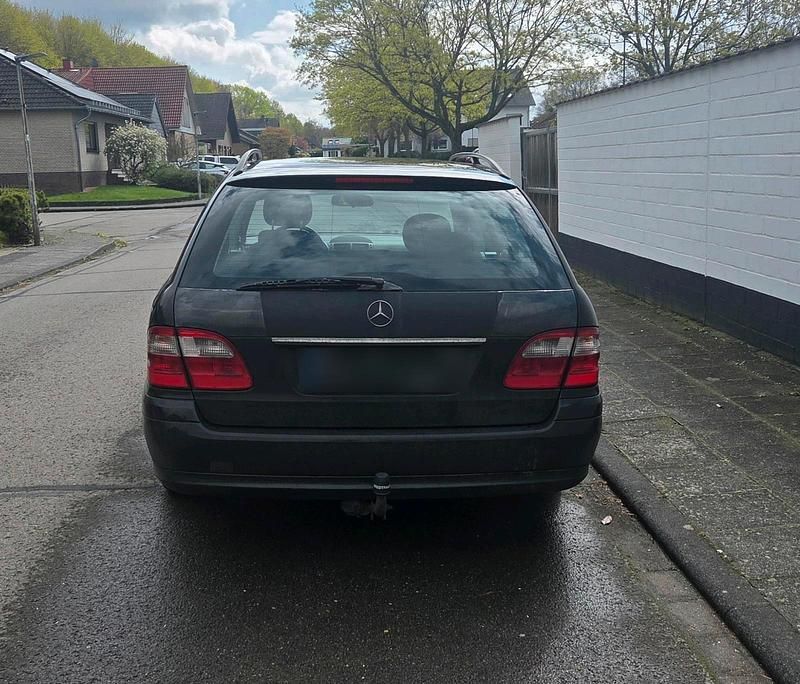 Gebraucht Mercedes E220 150 PS (110 kW) 2005 Schwarz Kombi