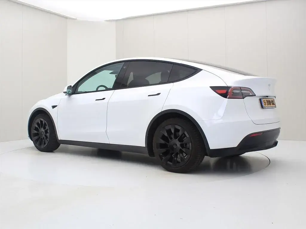Usado Tesla Model Y Standard Range 250 kW (341 CV) 2022 Blanco SUV