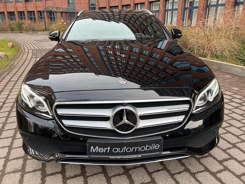 Gebraucht Mercedes E200 184 PS (135 kW) 2018 Obsidianschwarz Kombi
