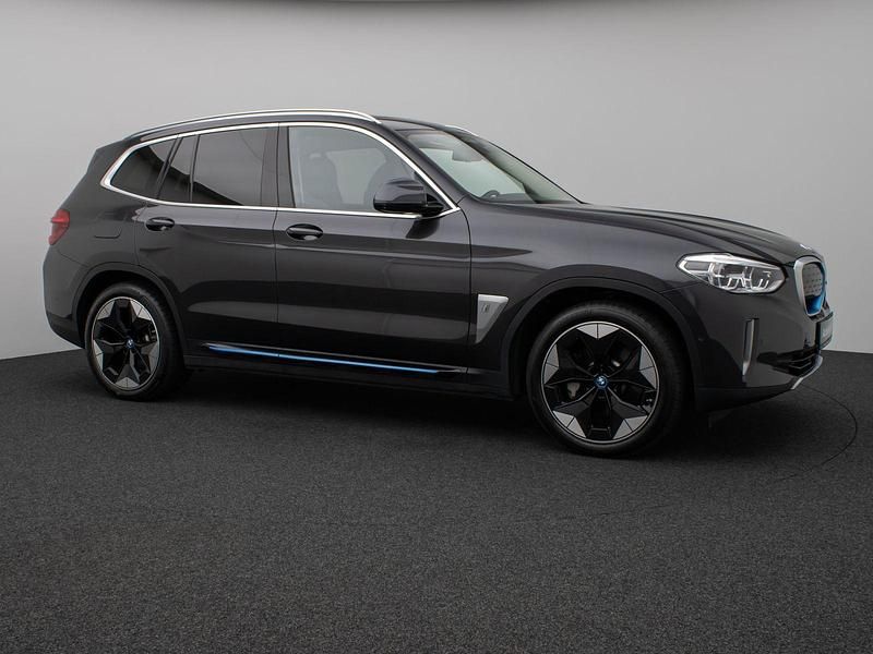 Gebraucht BMW iX3 Impressive 210 kW (286 PS) 2021 Sophistograu brillanteffekschwarz SUV