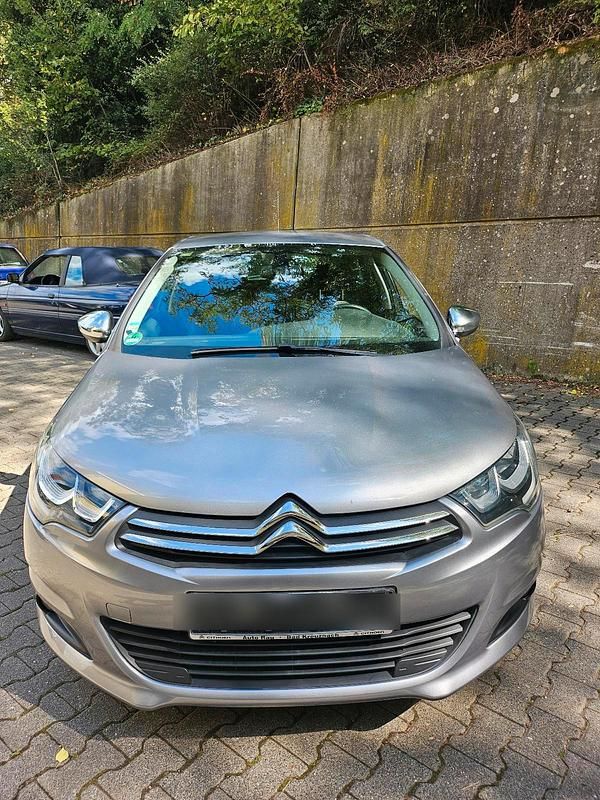 Grau Gebraucht 2016 Citroën C4 PureTech Kleinwagen | 9.999 € (Fairer Preis) - Bild 1/4