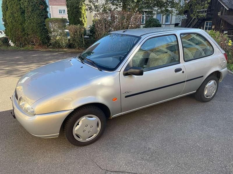 Używany Ford Fiesta 60 KM (44 kW) 1997 Srebrny Hatchback