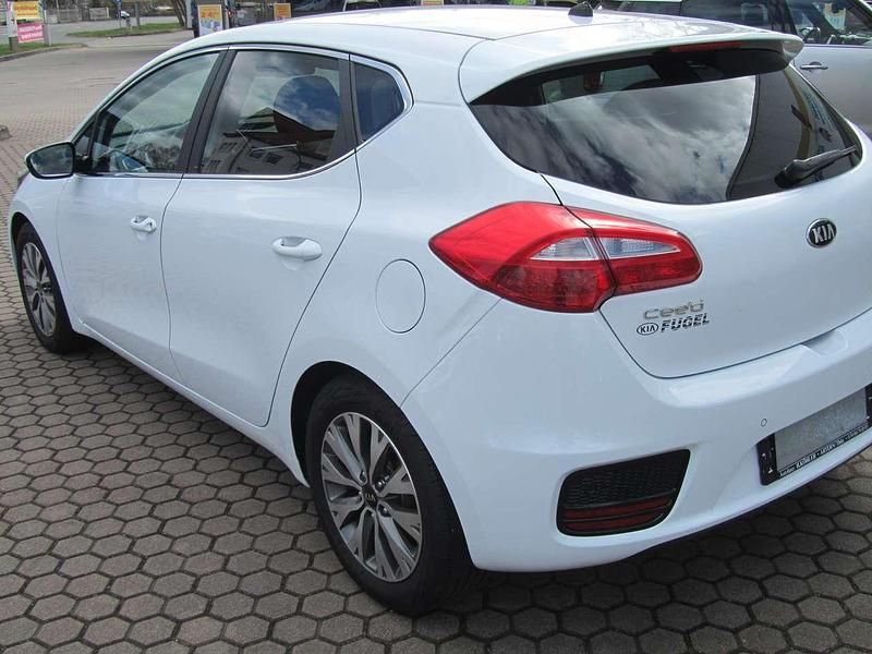 Gebraucht Kia Ceed Edition 7 135 PS (99 kW) 2017 Weiß Kleinwagen