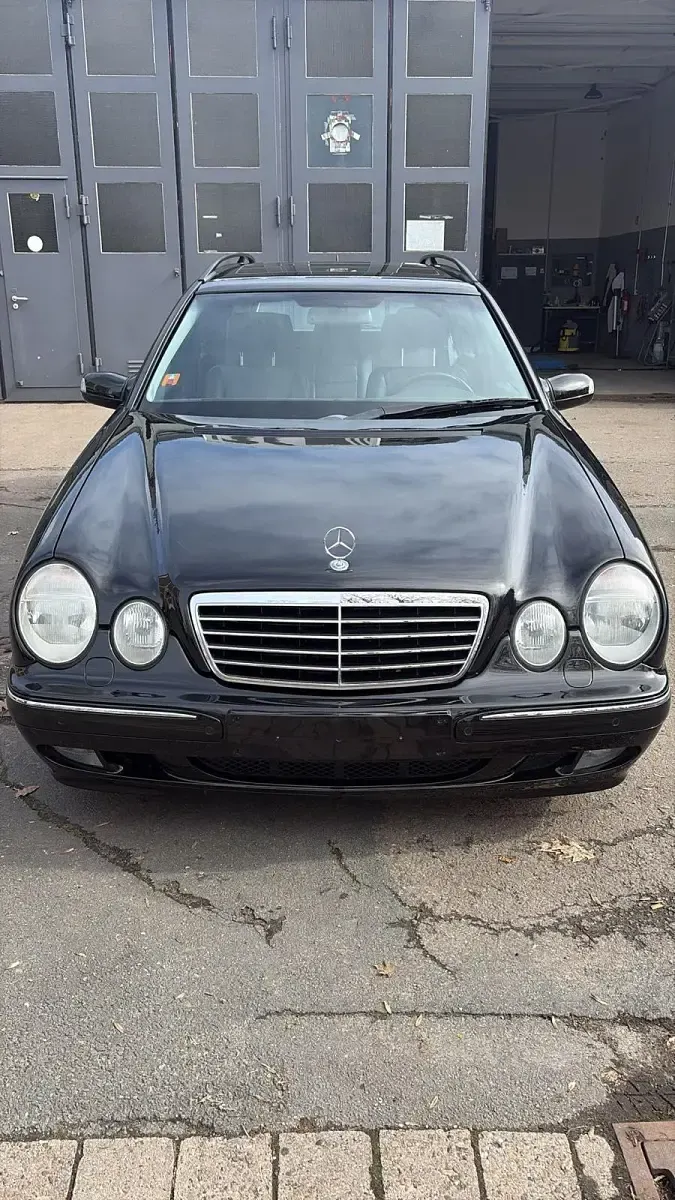 Gebraucht Mercedes E320 Avantgarde 197 PS (144 kW) 2001 Schwarz Kombi