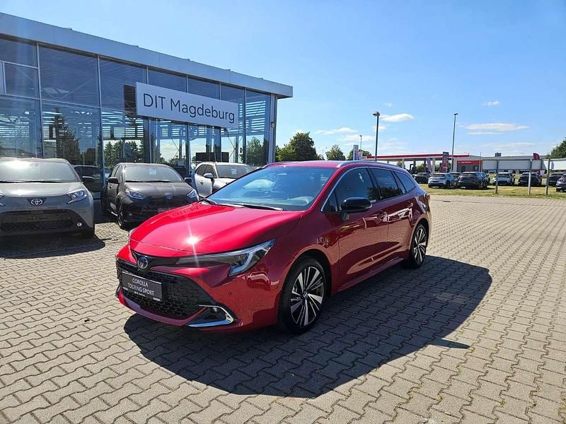 Neu Toyota Corolla 140 PS (102 kW) 2025 Karminarot Kombi