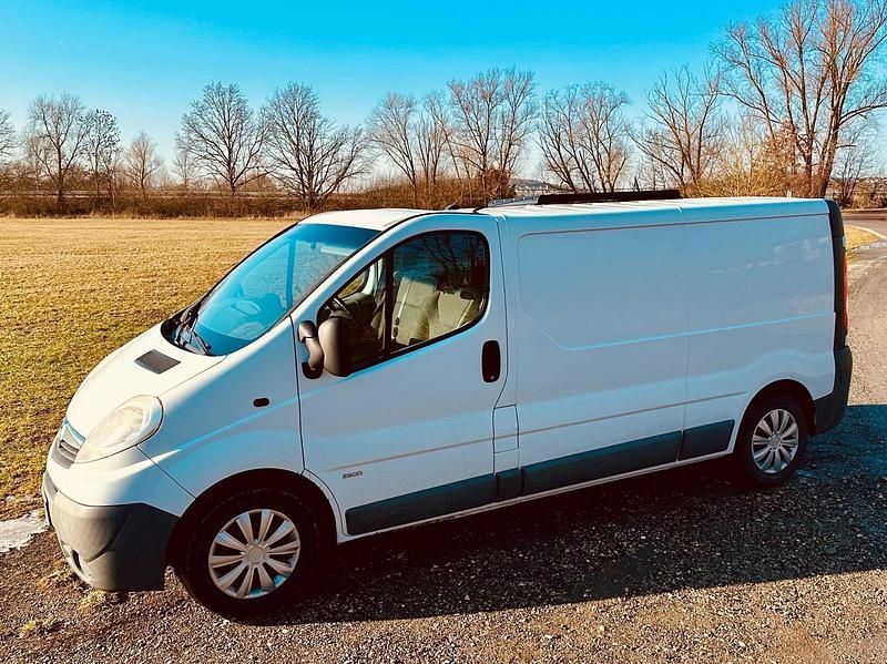 Gebraucht Opel Vivaro 114 PS (83 kW) 2012 Weiß Van / Kleinbus