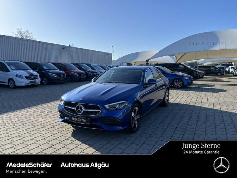 Lack spektralblau (metallic) Gebraucht 2023 Mercedes C300e Avantgarde Limousine | 39.849 € (Fairer Preis) - Bild 1/4