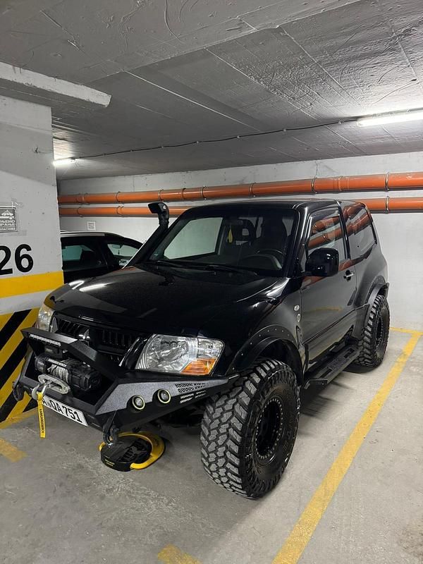 Second-hand Mitsubishi Pajero 2006 SUV