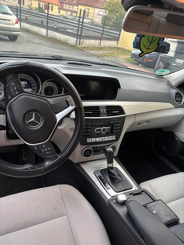 Schwarz Gebraucht 2013 Mercedes C200 Elegance Limousine | 12.900 € (Teuer) - Bild 1/4