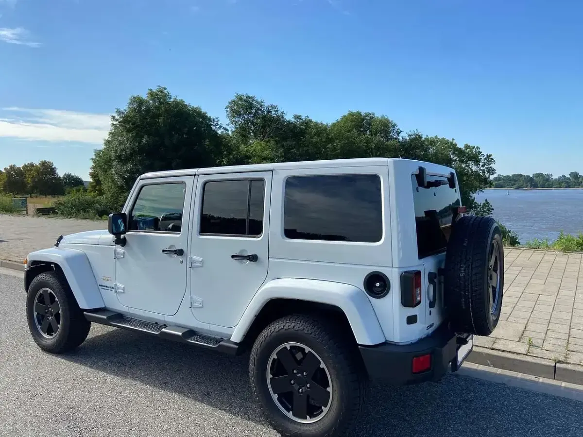 Gebraucht Jeep Wrangler Unlimited Sahara 200 PS (147 kW) 2014 Weiß SUV