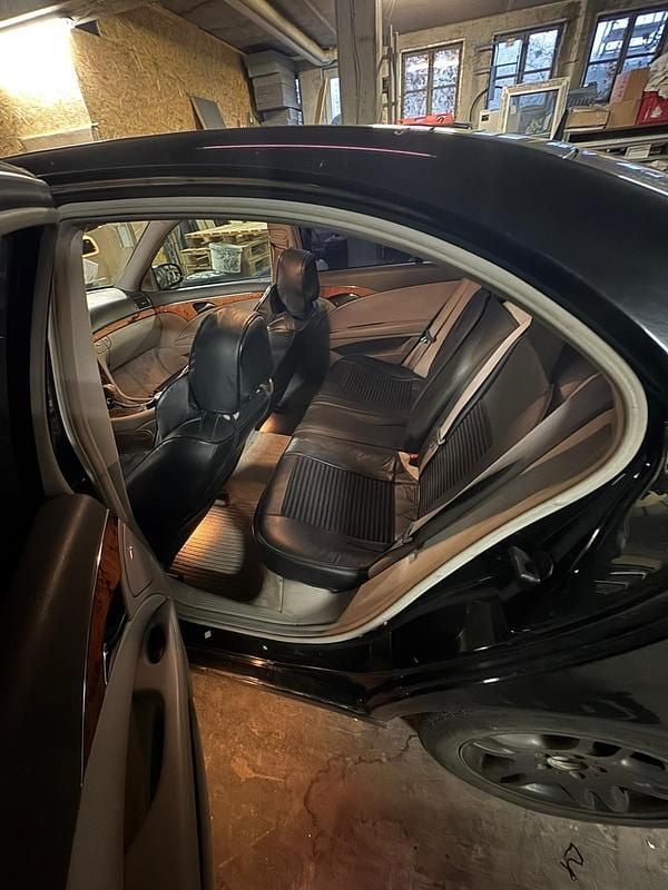 Gebraucht Mercedes E220 150 PS (110 kW) 2004 Schwarz Limousine