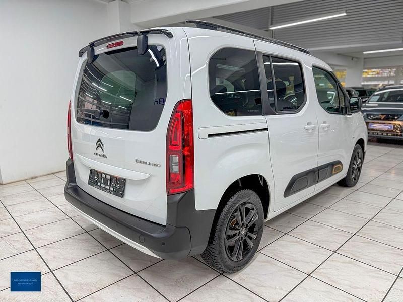 Gebraucht Citroën Berlingo Rip Curl 131 PS (96 kW) 2021 Weiß Van / Kleinbus