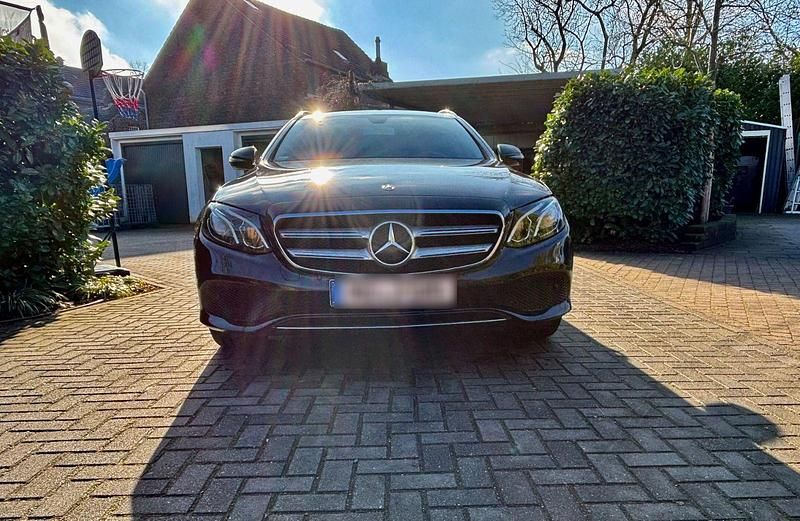 Gebraucht Mercedes E220 Avantgarde 194 PS (142 kW) 2016 Schwarz Kombi
