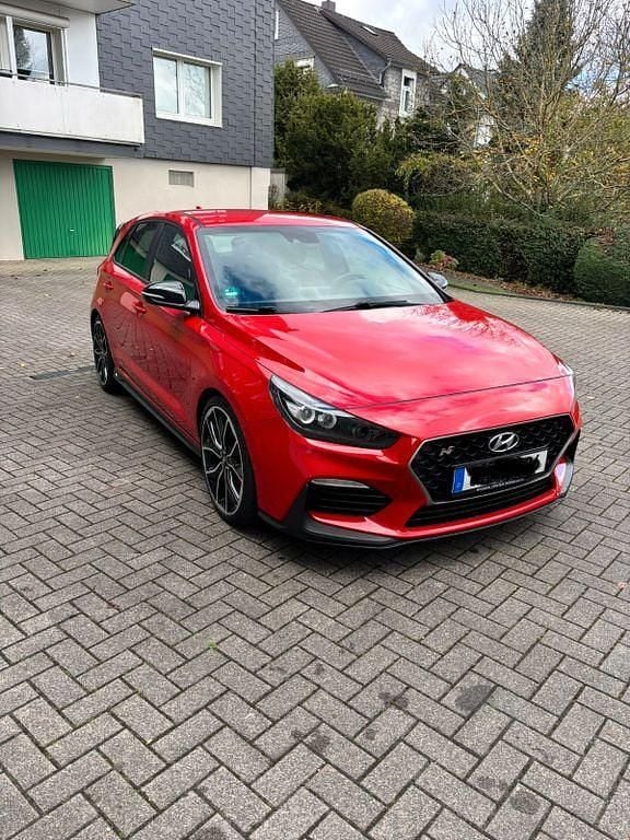 Rot Gebraucht 2018 Hyundai i30 N Performance Limousine | 21.800 € (Fairer Preis) - Bild 1/4