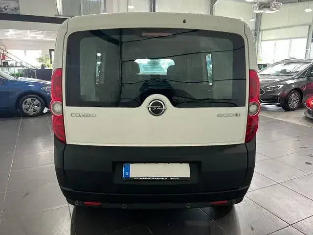 Gebraucht Opel Combo 95 PS (69 kW) 2016 Weiß Van / Kleinbus